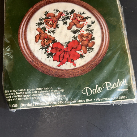 Dale Burdette Crosstitch Kit Christmas Bear Bearkin Wreath Miniature Frame 1986 - Picture 4 of 5